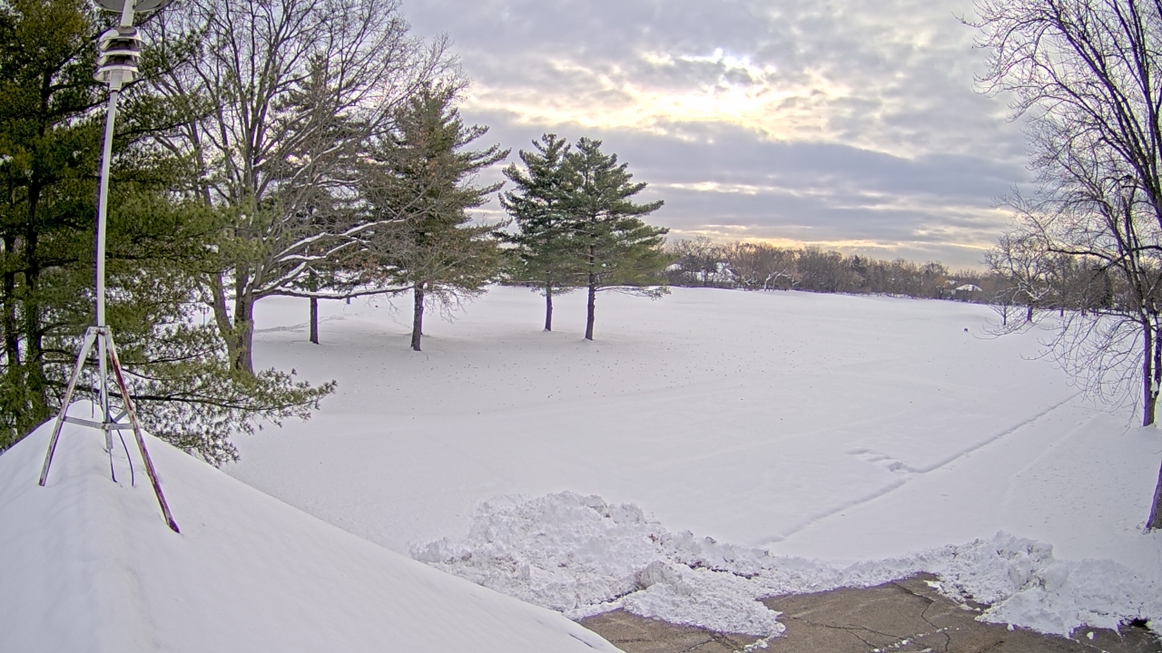 Thumbnail for current weather camera view from The Grove Country Club in Long Grove, Illinois