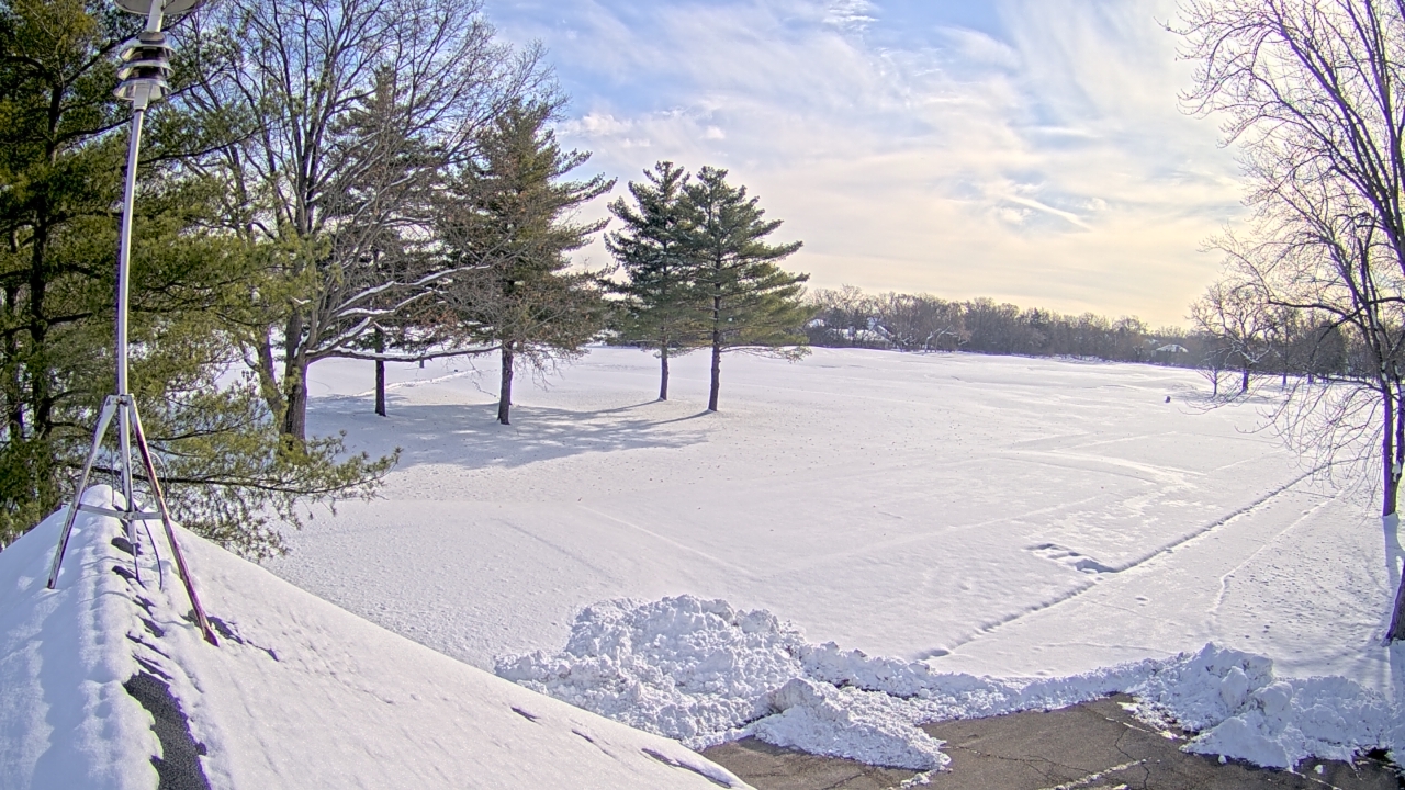 Thumbnail for current weather camera view from The Grove Country Club in Long Grove, Illinois