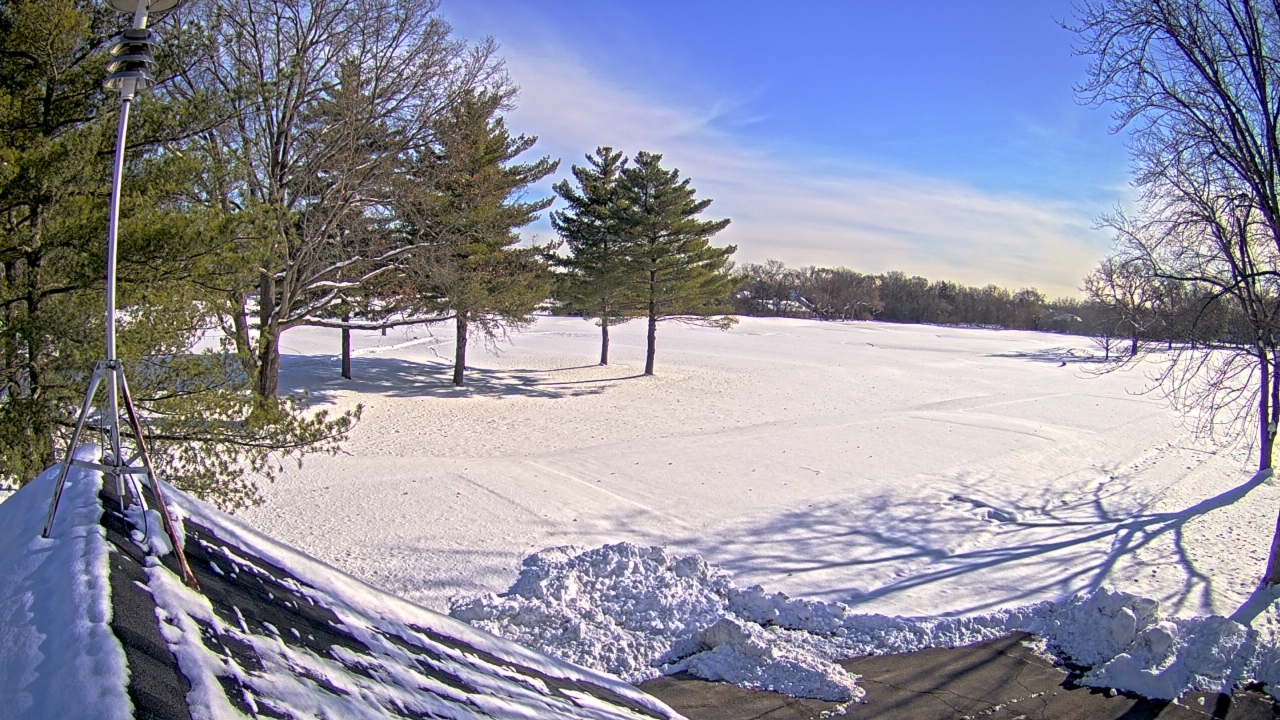 Thumbnail for current weather camera view from The Grove Country Club in Long Grove, Illinois