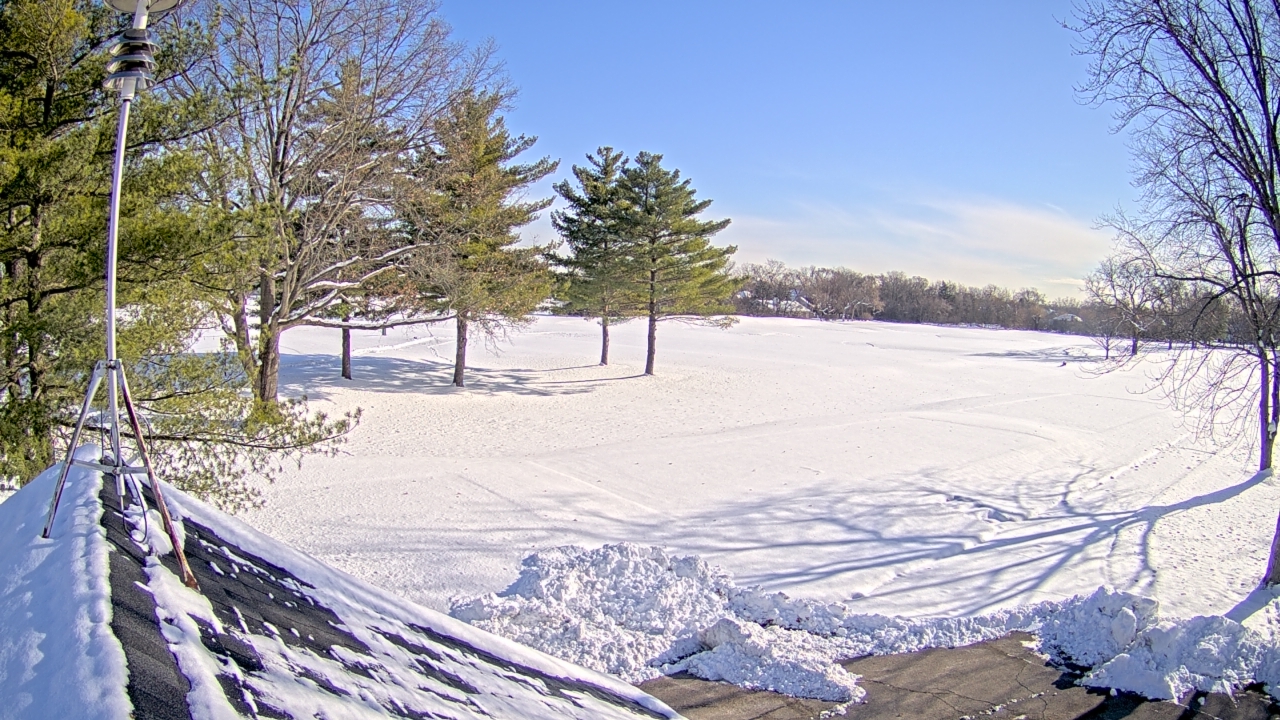 Thumbnail for current weather camera view from The Grove Country Club in Long Grove, Illinois