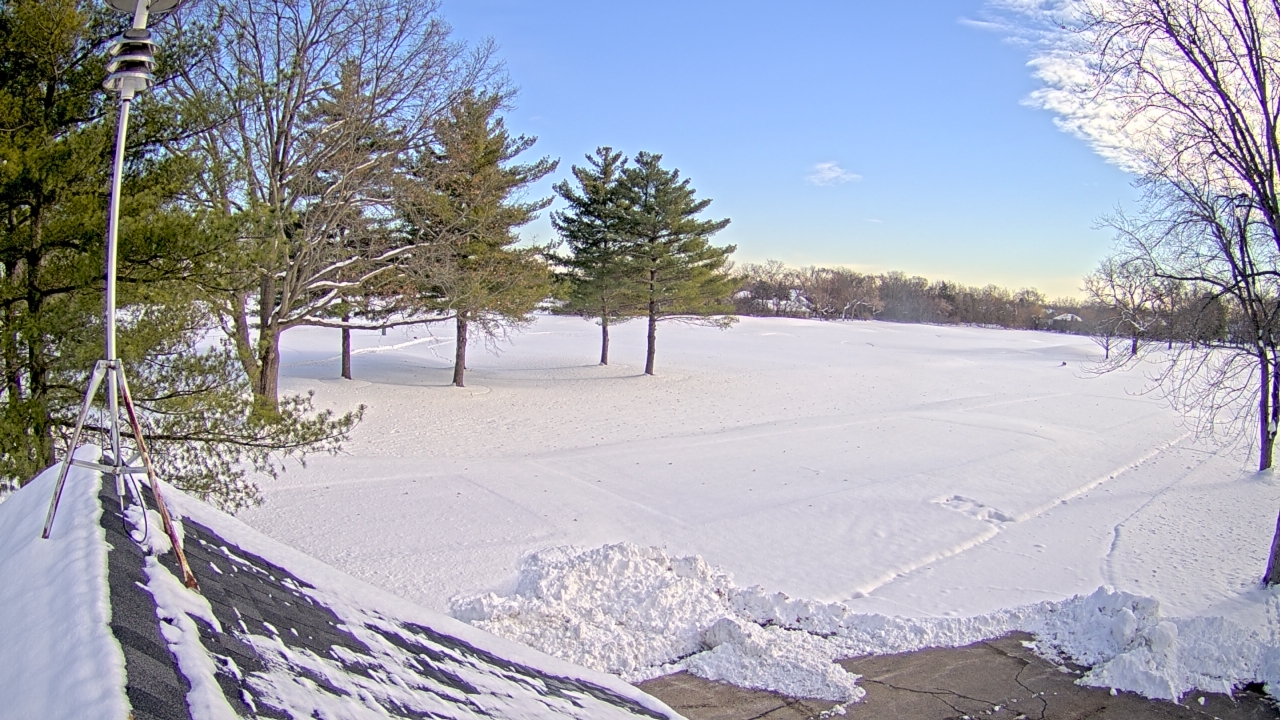 Thumbnail for current weather camera view from The Grove Country Club in Long Grove, Illinois