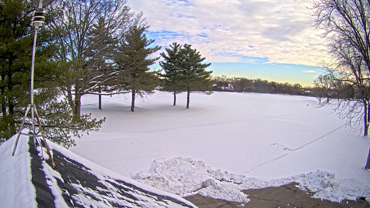 Thumbnail for current weather camera view from The Grove Country Club in Long Grove, Illinois