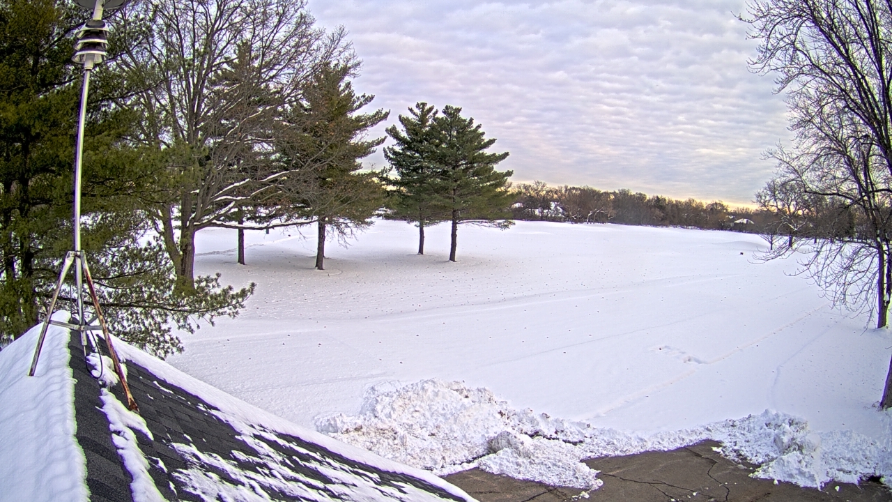 Thumbnail for current weather camera view from The Grove Country Club in Long Grove, Illinois