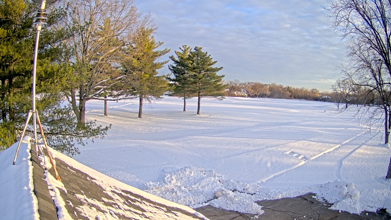 Thumbnail for current weather camera view from The Grove Country Club in Long Grove, Illinois
