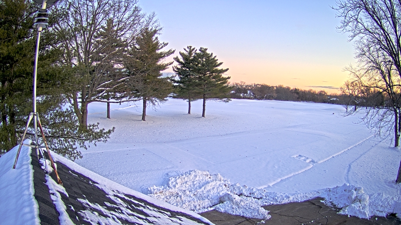 Thumbnail for current weather camera view from The Grove Country Club in Long Grove, Illinois