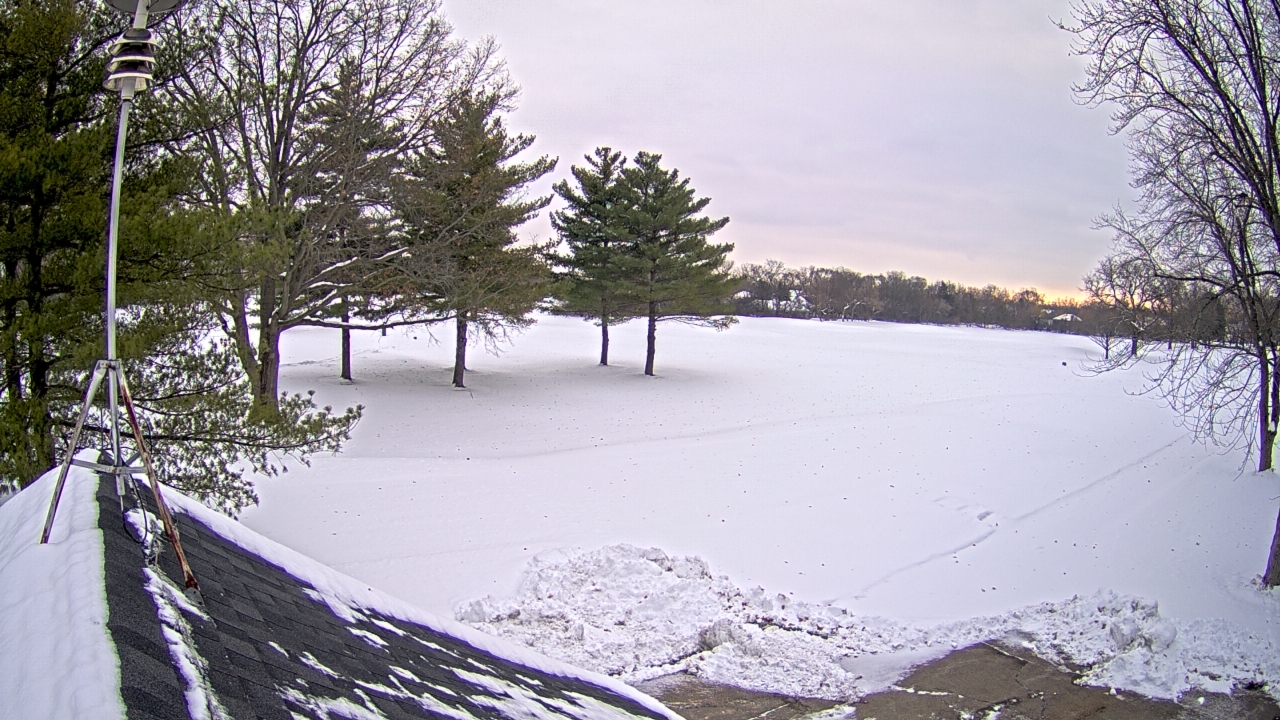 Thumbnail for current weather camera view from The Grove Country Club in Long Grove, Illinois