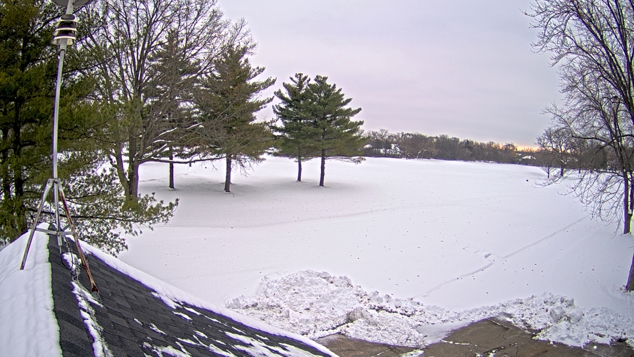 Thumbnail for current weather camera view from The Grove Country Club in Long Grove, Illinois