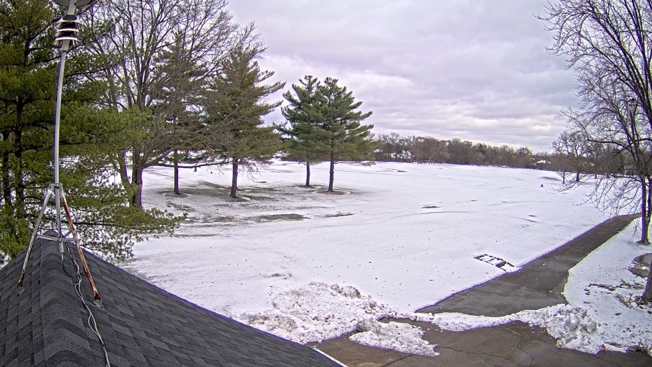 Thumbnail for current weather camera view from The Grove Country Club in Long Grove, Illinois