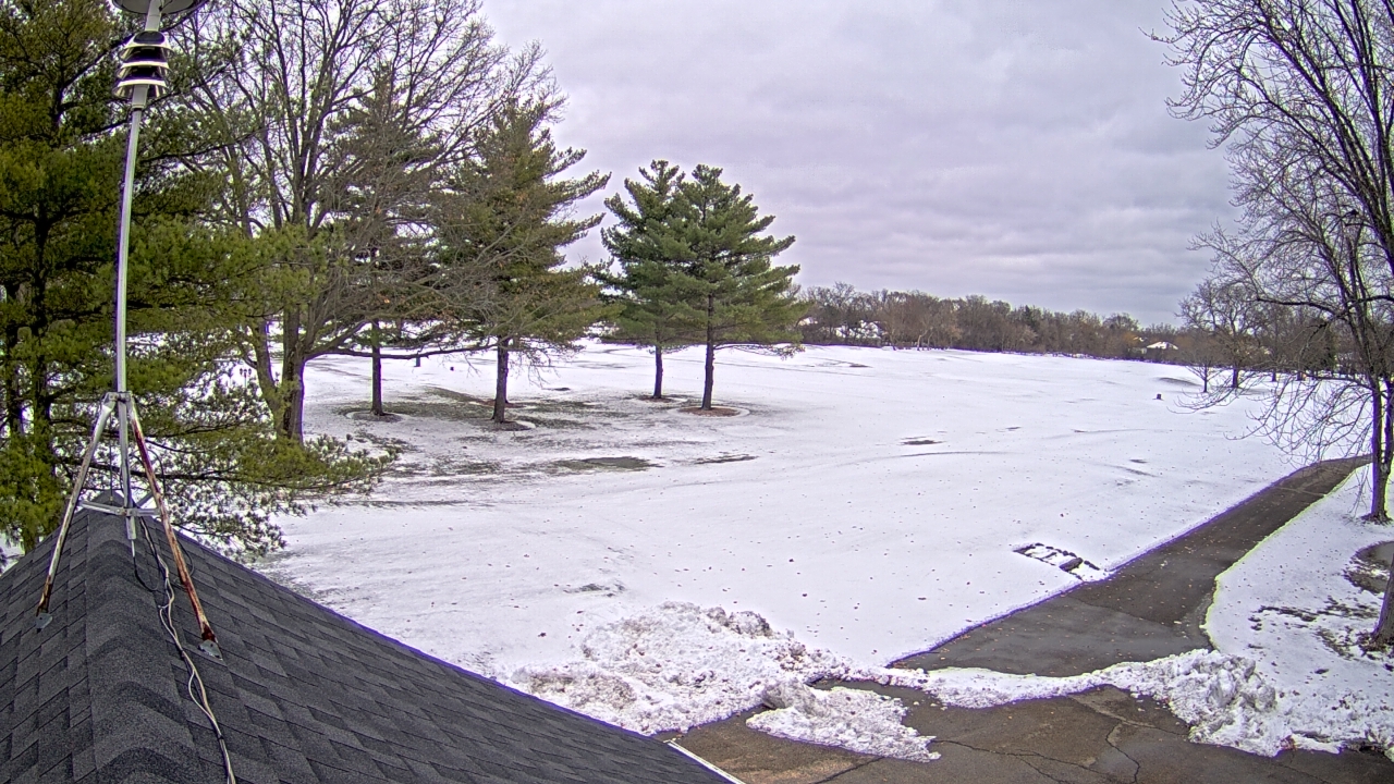Thumbnail for current weather camera view from The Grove Country Club in Long Grove, Illinois