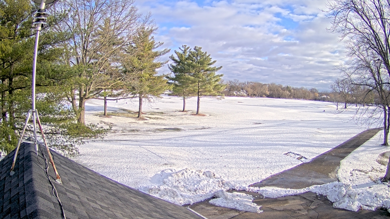 Thumbnail for current weather camera view from The Grove Country Club in Long Grove, Illinois