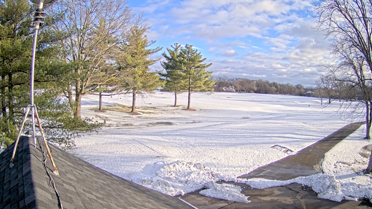 Thumbnail for current weather camera view from The Grove Country Club in Long Grove, Illinois