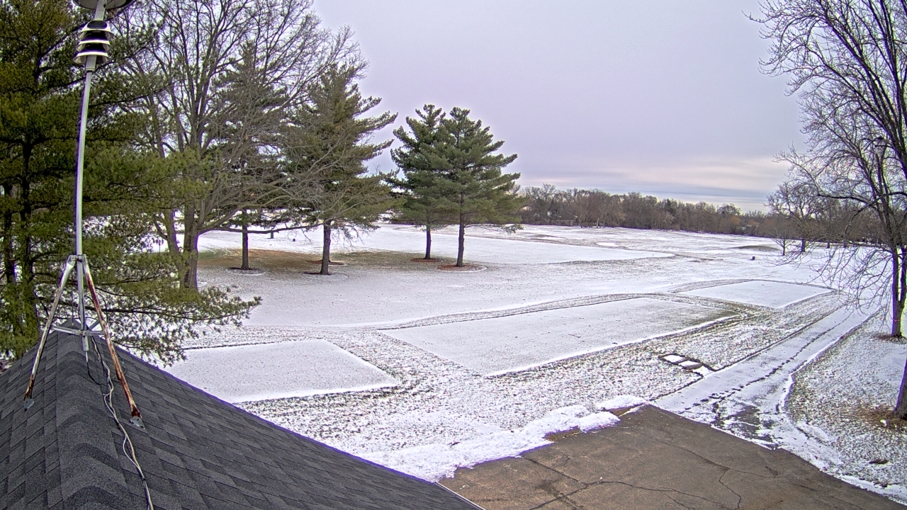 Thumbnail for current weather camera view from The Grove Country Club in Long Grove, Illinois