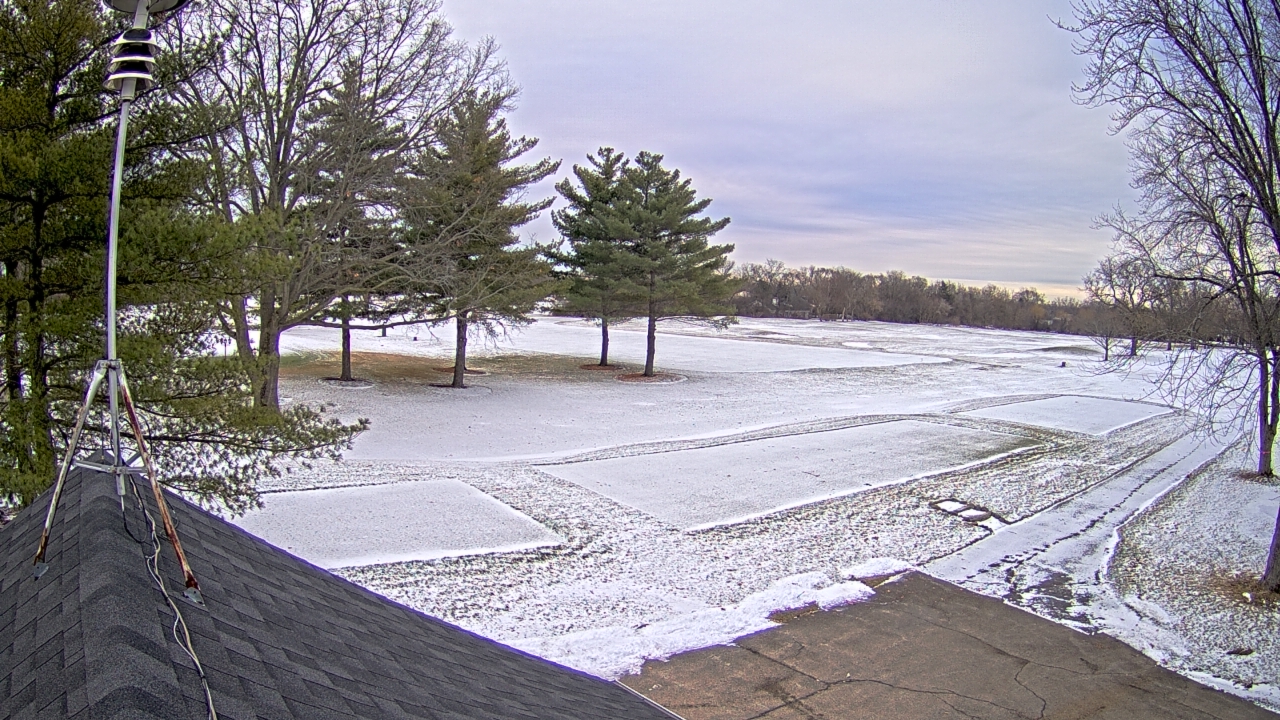 Thumbnail for current weather camera view from The Grove Country Club in Long Grove, Illinois