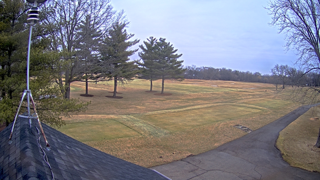 Thumbnail for current weather camera view from The Grove Country Club in Long Grove, Illinois