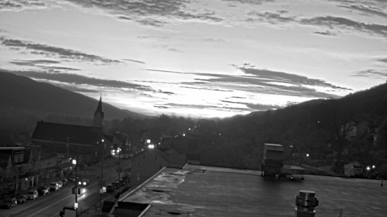 Thumbnail for current weather camera view from Line Mountain ES Trevorton in Trevorton, Pennsylvania