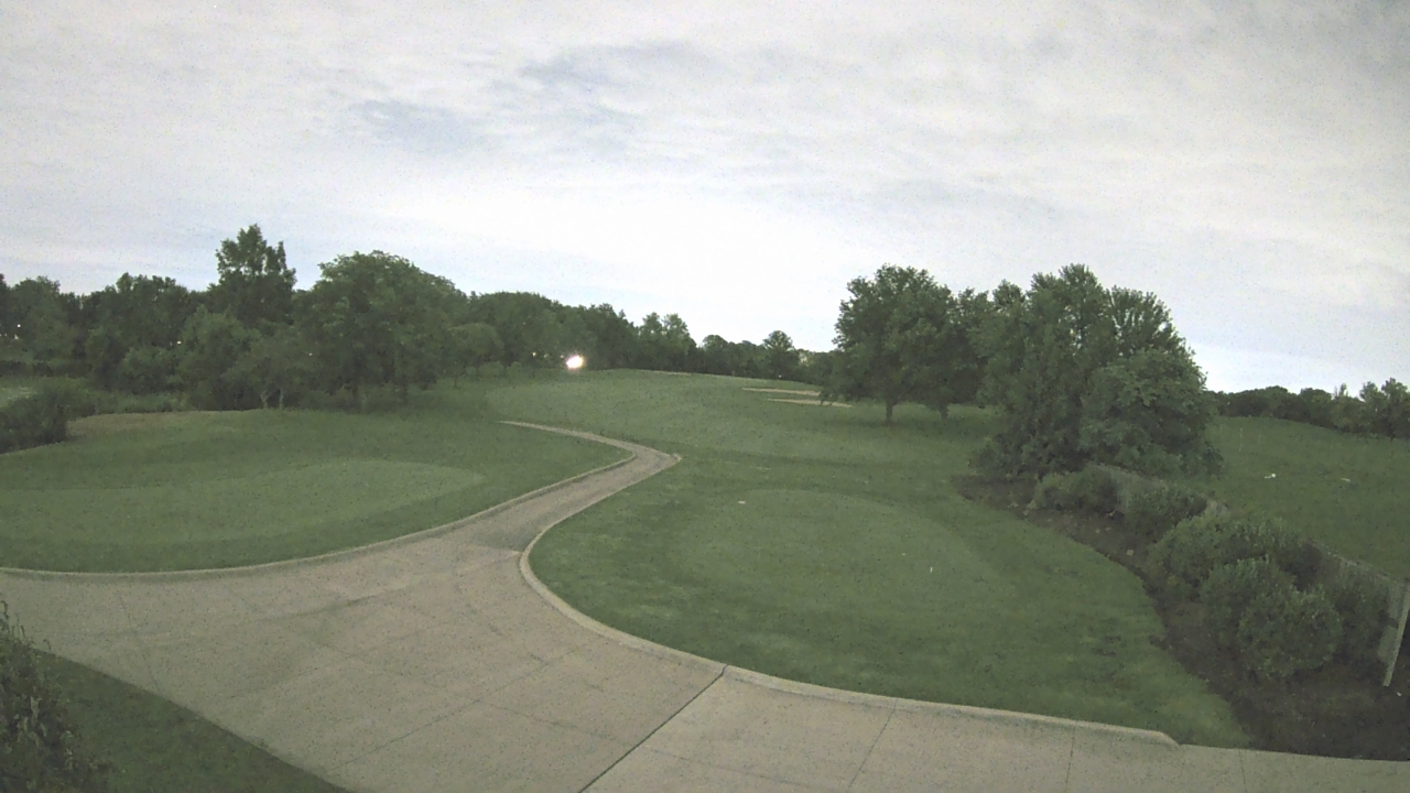 Thumbnail for current weather camera view from Village Links of Glen Ellyn in Glen Ellyn, Illinois