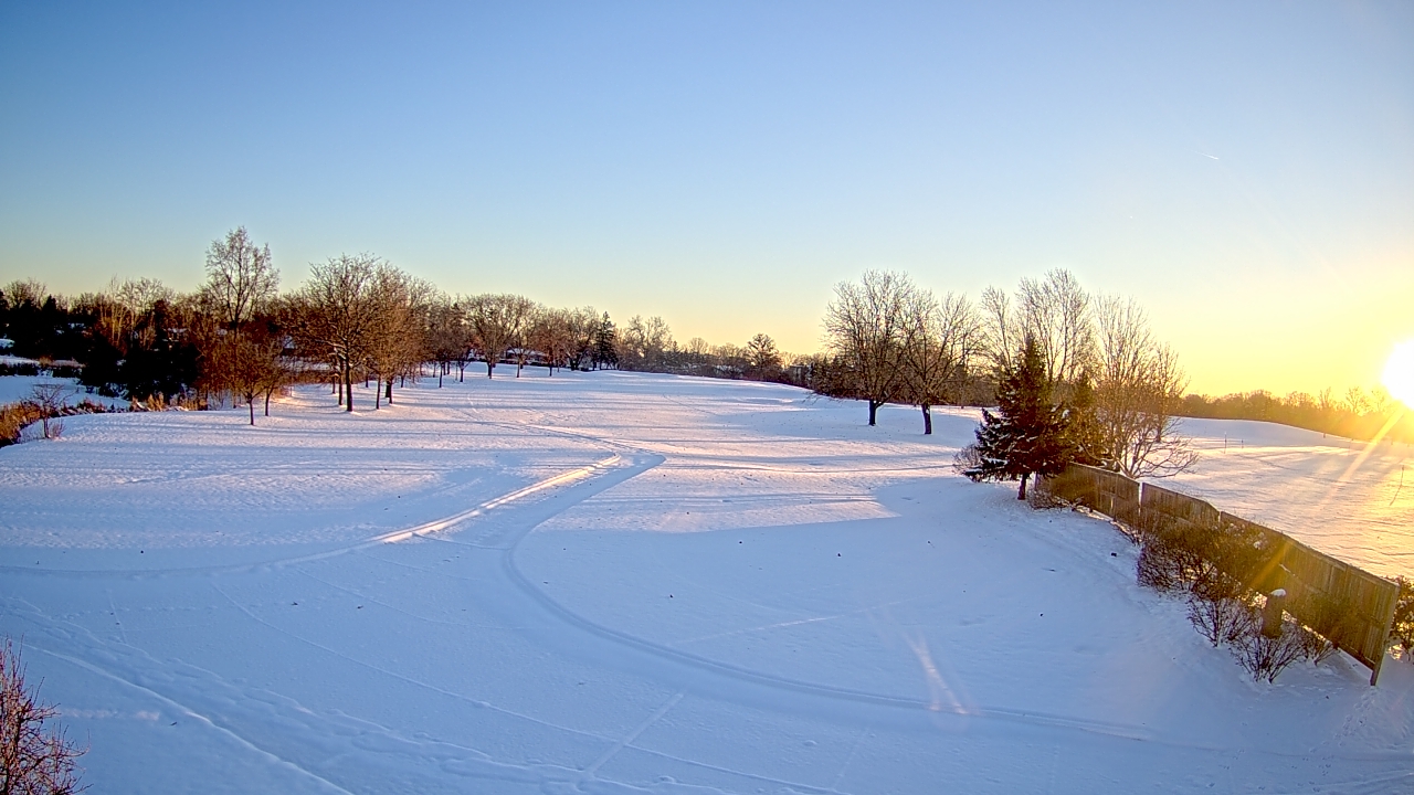Thumbnail for current weather camera view from Village Links of Glen Ellyn in Glen Ellyn, Illinois