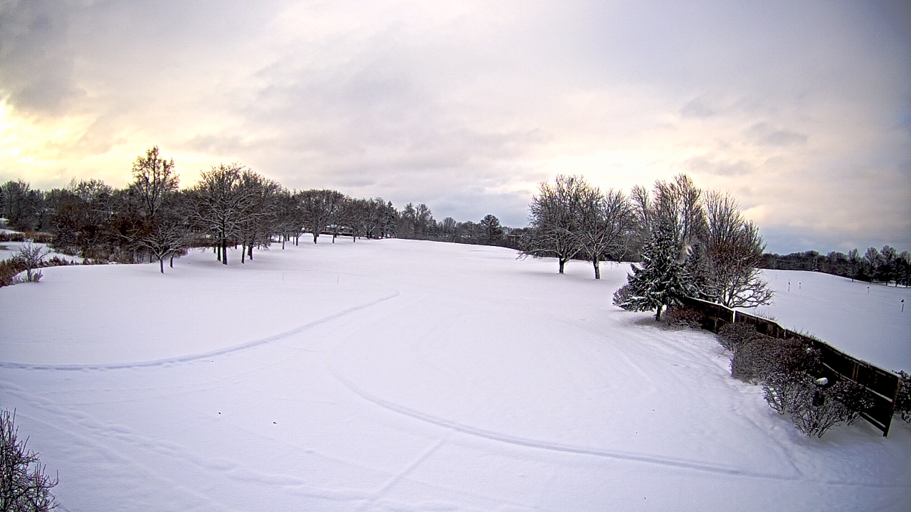 Thumbnail for current weather camera view from Village Links of Glen Ellyn in Glen Ellyn, Illinois