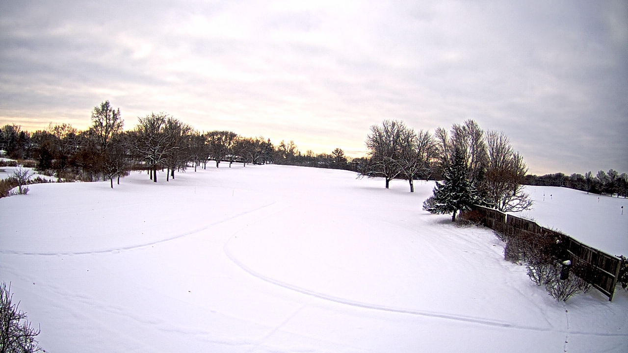 Thumbnail for current weather camera view from Village Links of Glen Ellyn in Glen Ellyn, Illinois