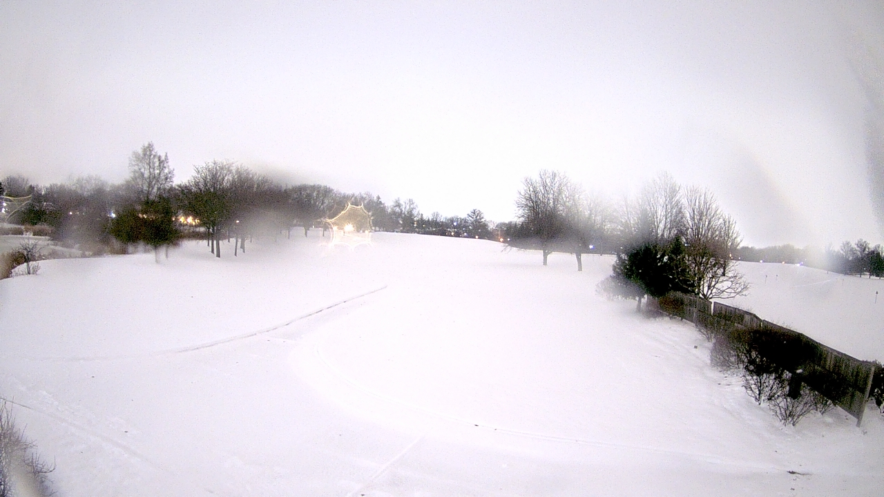 Thumbnail for current weather camera view from Village Links of Glen Ellyn in Glen Ellyn, Illinois