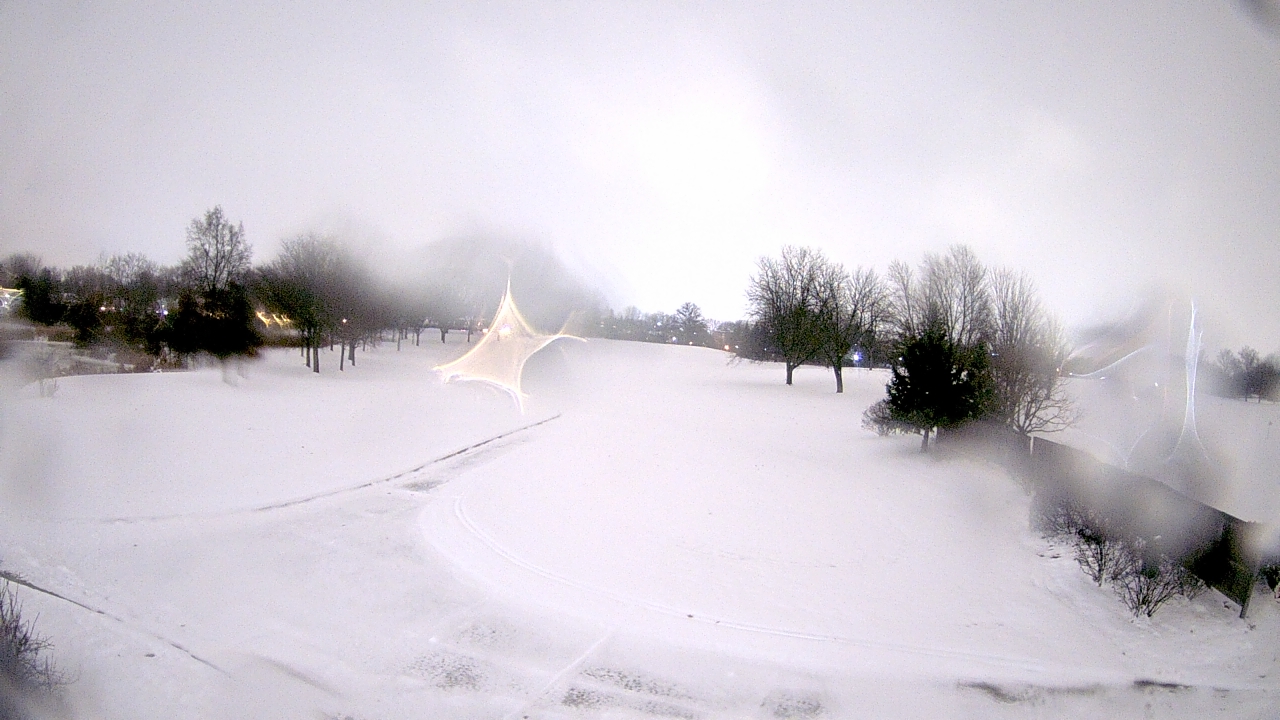 Thumbnail for current weather camera view from Village Links of Glen Ellyn in Glen Ellyn, Illinois