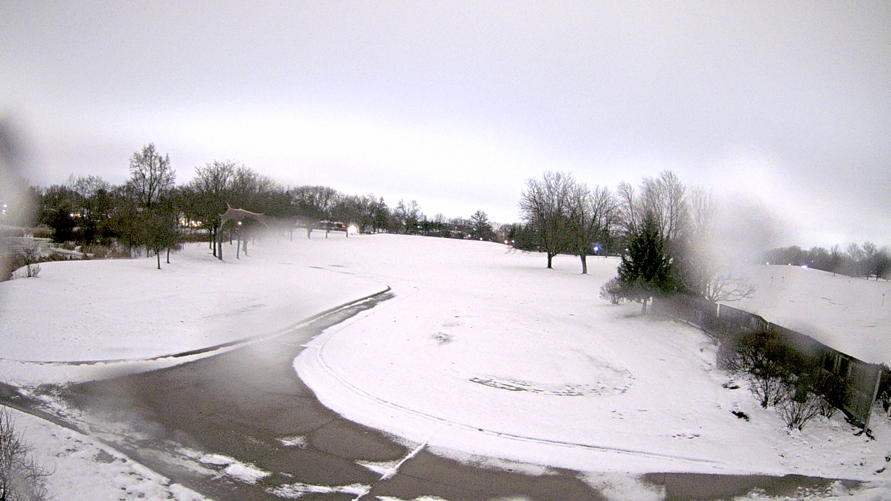 Thumbnail for current weather camera view from Village Links of Glen Ellyn in Glen Ellyn, Illinois