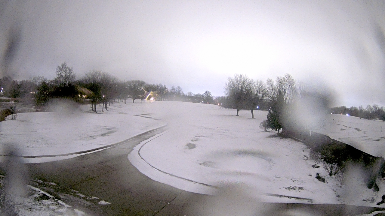 Thumbnail for current weather camera view from Village Links of Glen Ellyn in Glen Ellyn, Illinois