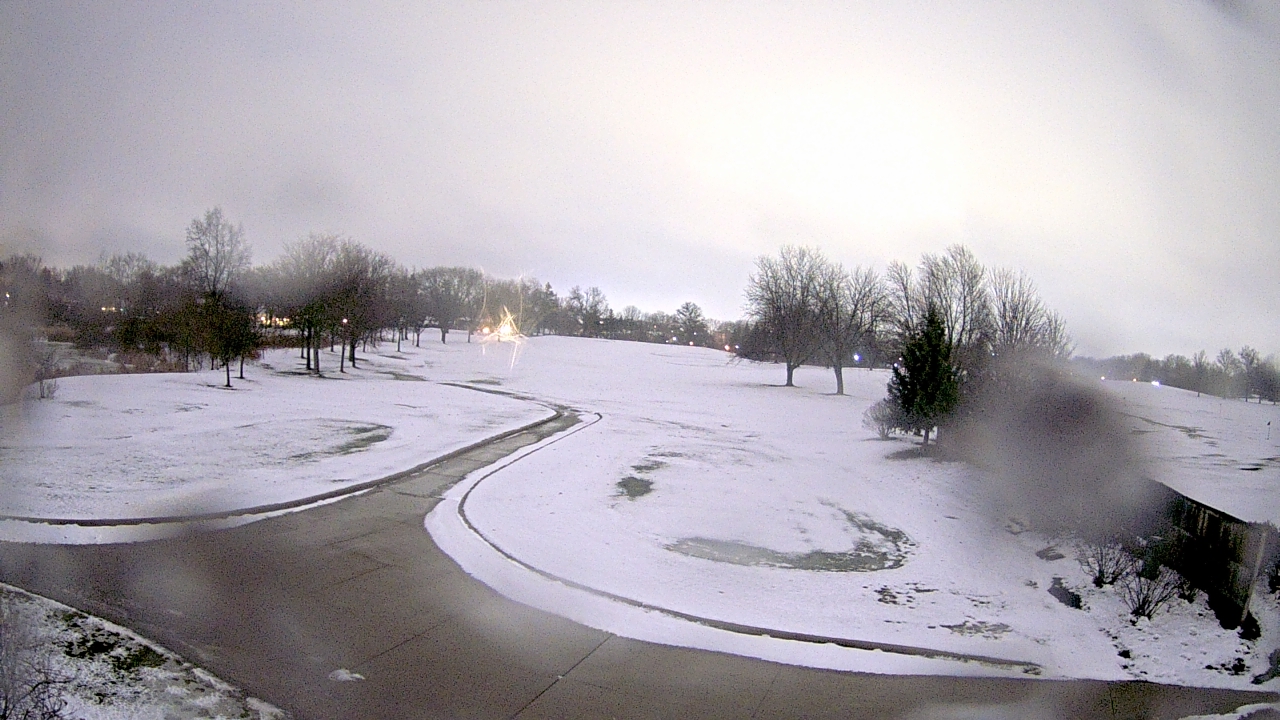 Thumbnail for current weather camera view from Village Links of Glen Ellyn in Glen Ellyn, Illinois