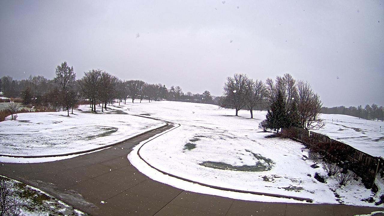 Thumbnail for current weather camera view from Village Links of Glen Ellyn in Glen Ellyn, Illinois
