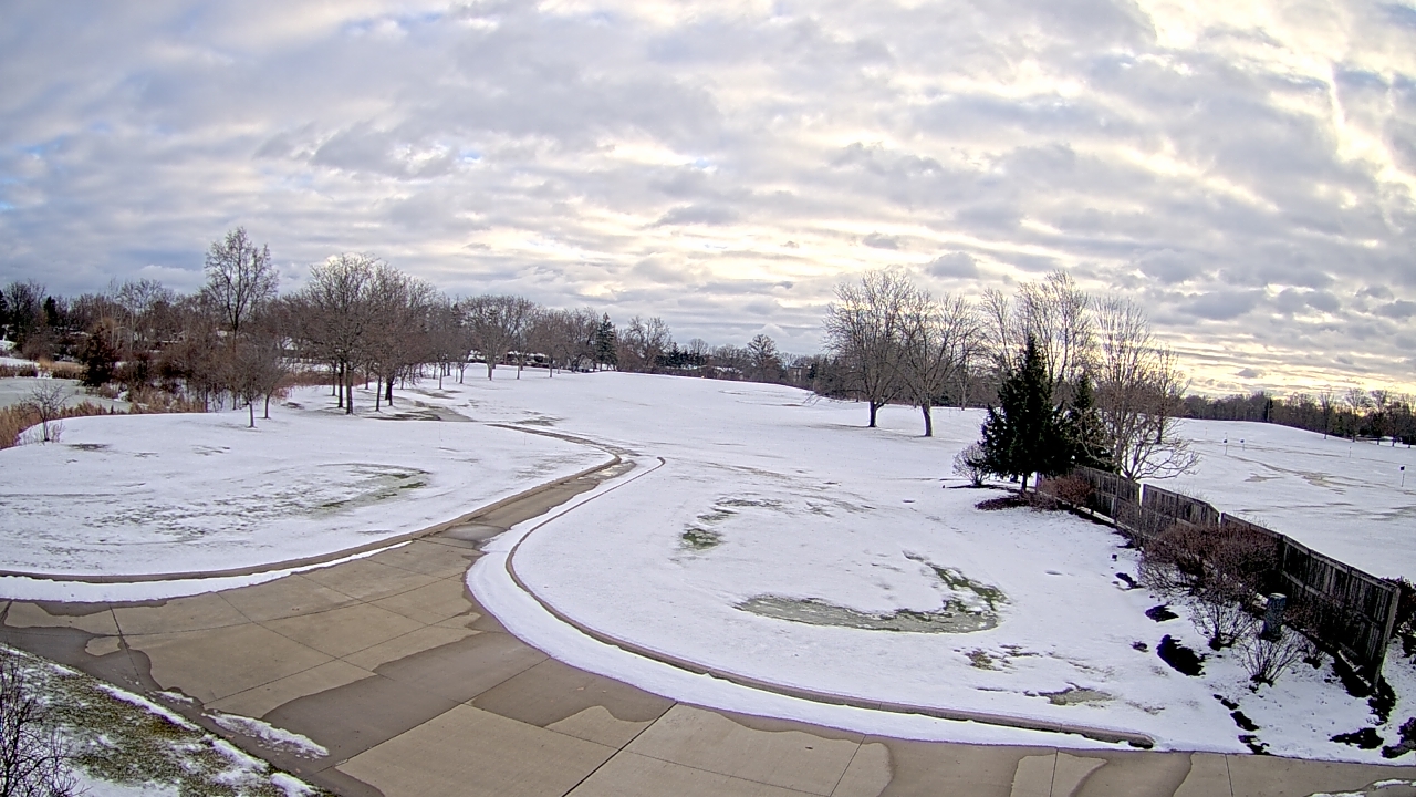 Thumbnail for current weather camera view from Village Links of Glen Ellyn in Glen Ellyn, Illinois