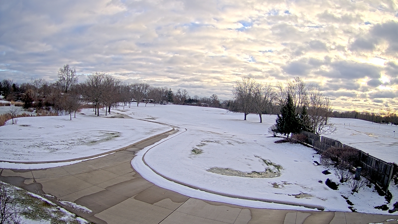Thumbnail for current weather camera view from Village Links of Glen Ellyn in Glen Ellyn, Illinois