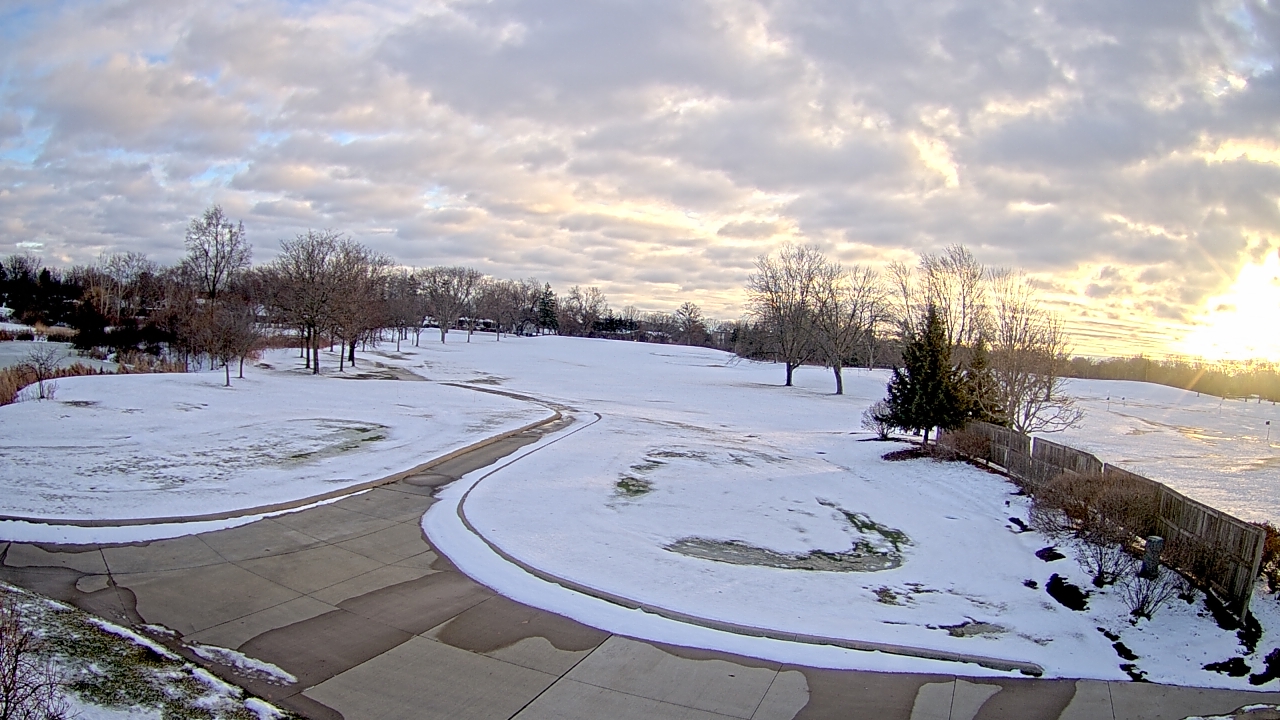 Thumbnail for current weather camera view from Village Links of Glen Ellyn in Glen Ellyn, Illinois