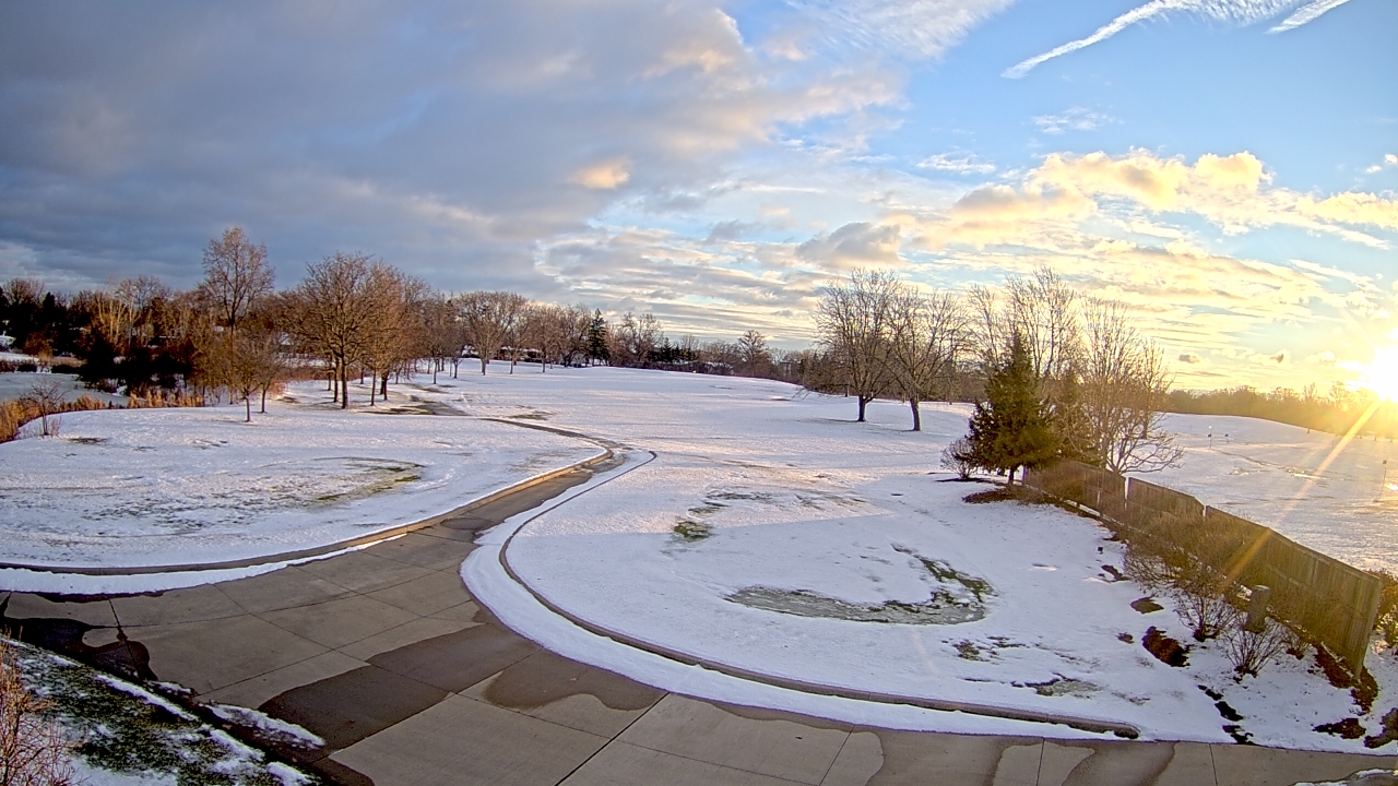 Thumbnail for current weather camera view from Village Links of Glen Ellyn in Glen Ellyn, Illinois