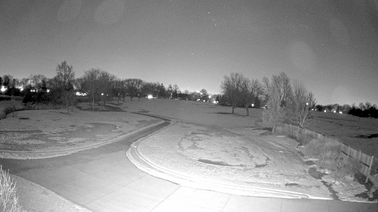 Thumbnail for current weather camera view from Village Links of Glen Ellyn in Glen Ellyn, Illinois