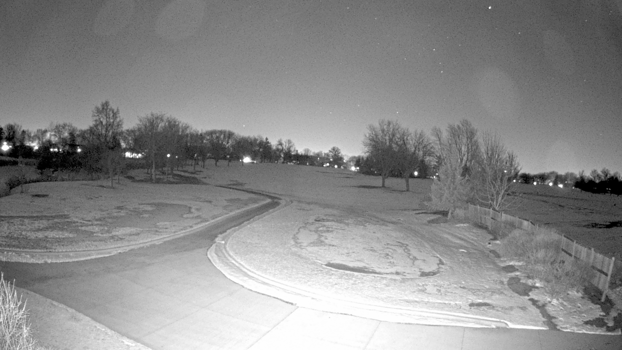 Thumbnail for current weather camera view from Village Links of Glen Ellyn in Glen Ellyn, Illinois