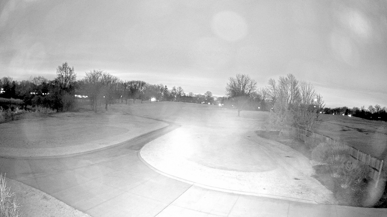 Thumbnail for current weather camera view from Village Links of Glen Ellyn in Glen Ellyn, Illinois