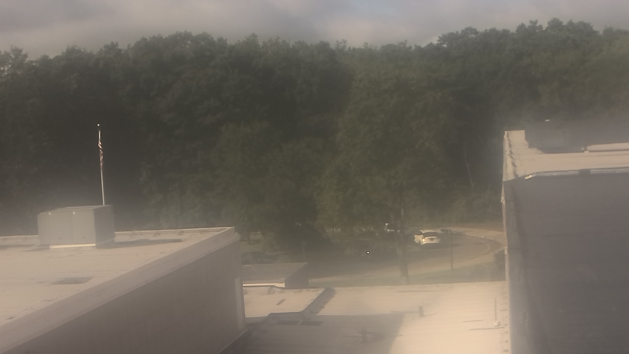 Thumbnail for current weather camera view from Dag Hammarskjold MS in Wallingford, Connecticut