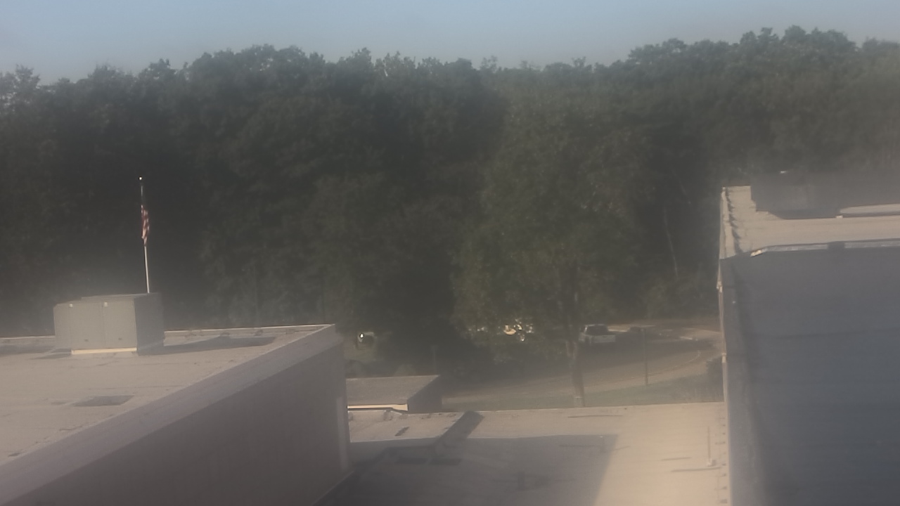 Thumbnail for current weather camera view from Dag Hammarskjold MS in Wallingford, Connecticut