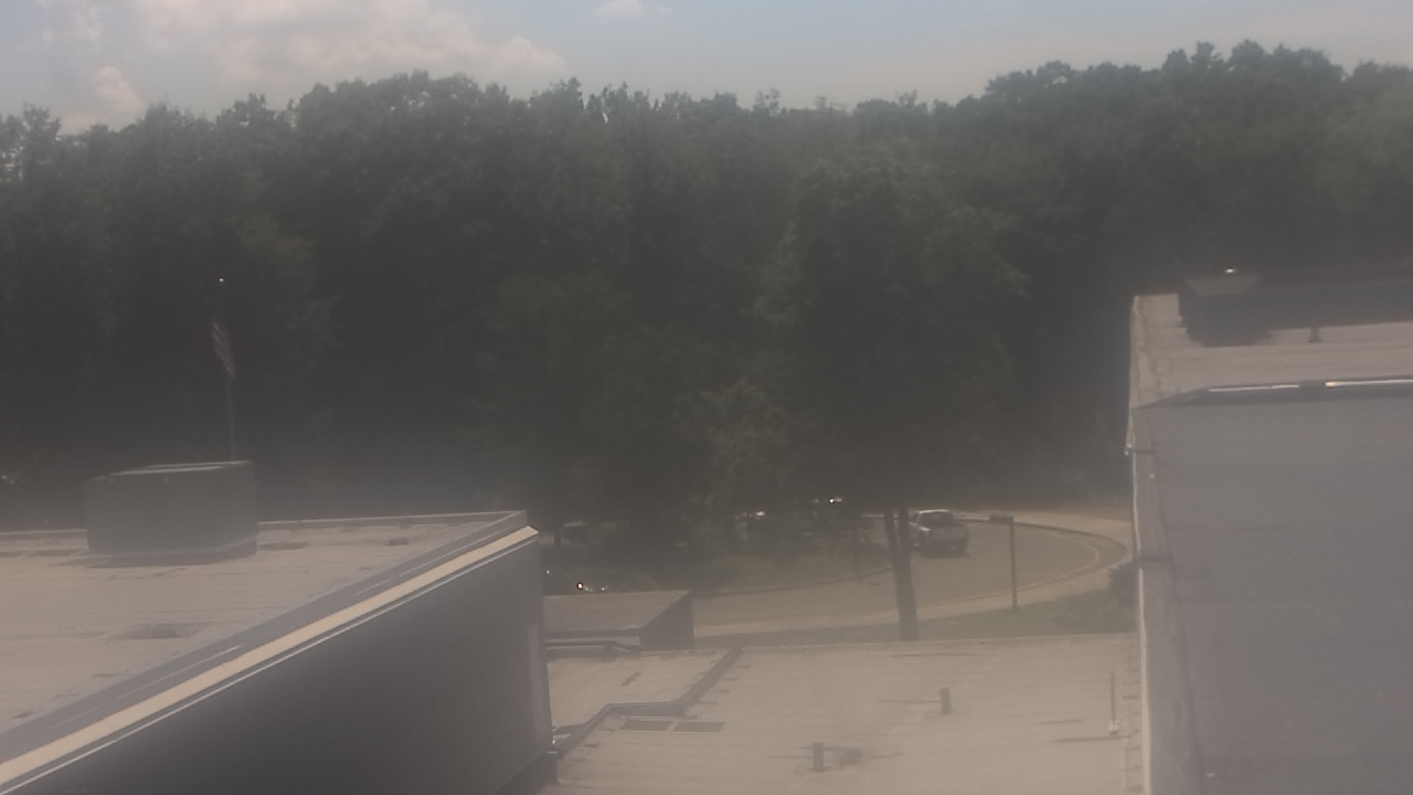Thumbnail for current weather camera view from Dag Hammarskjold MS in Wallingford, Connecticut