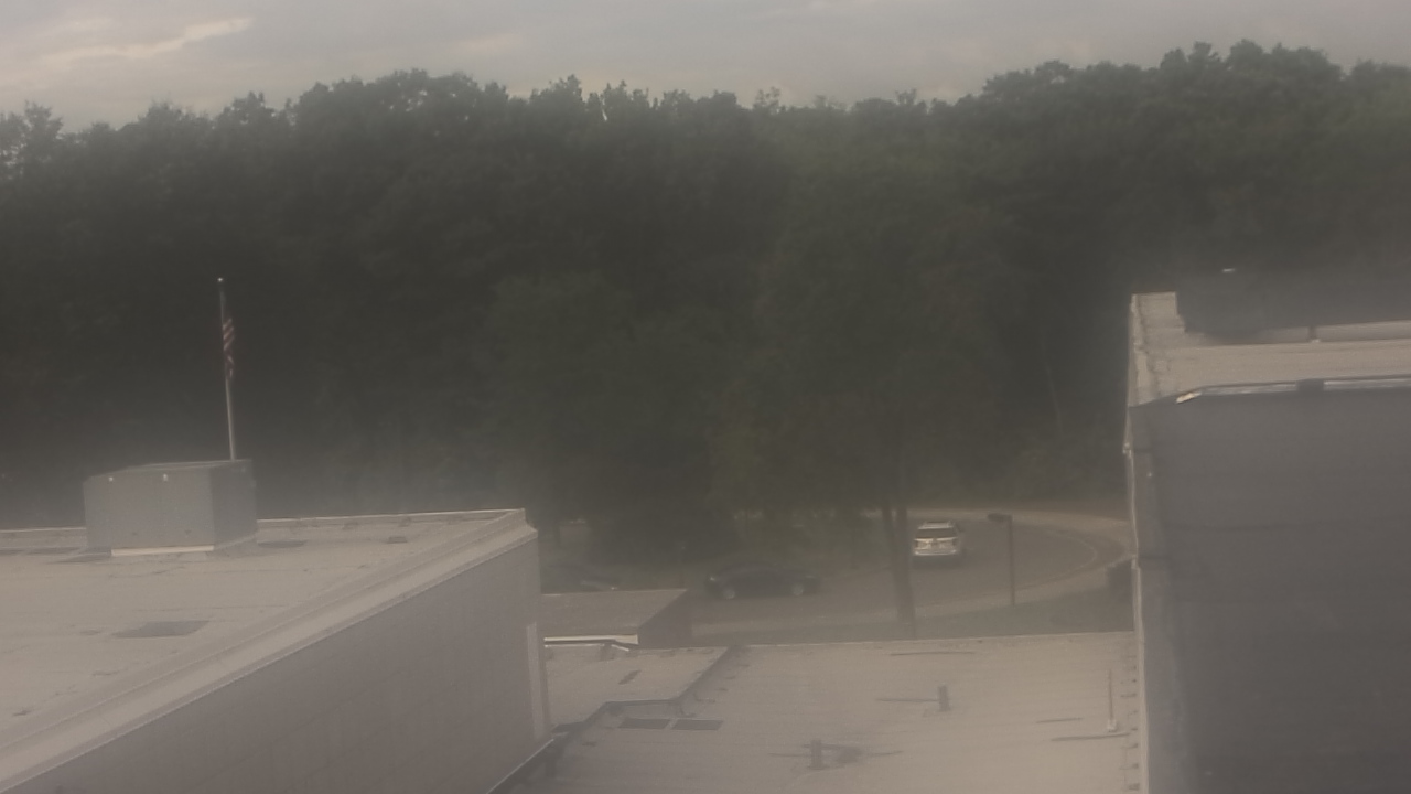 Thumbnail for current weather camera view from Dag Hammarskjold MS in Wallingford, Connecticut