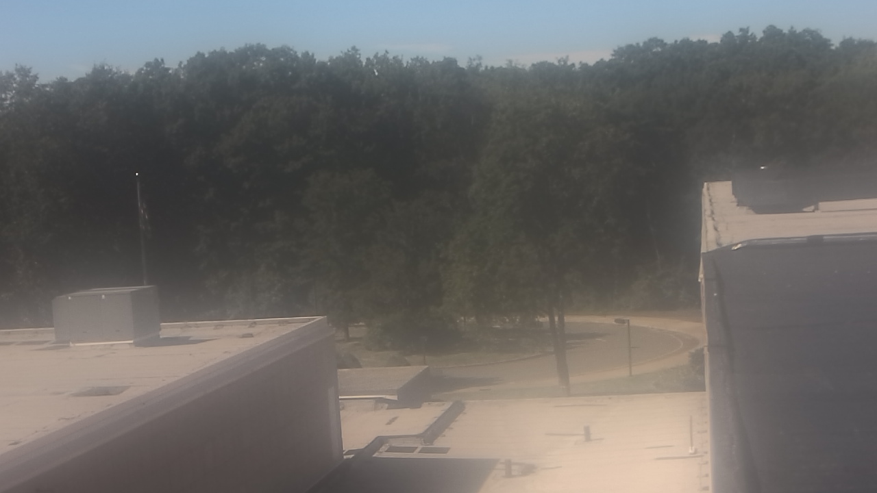 Thumbnail for current weather camera view from Dag Hammarskjold MS in Wallingford, Connecticut
