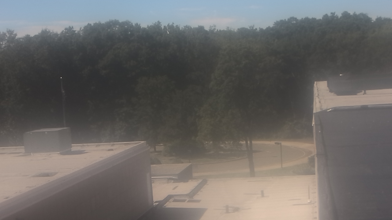 Thumbnail for current weather camera view from Dag Hammarskjold MS in Wallingford, Connecticut