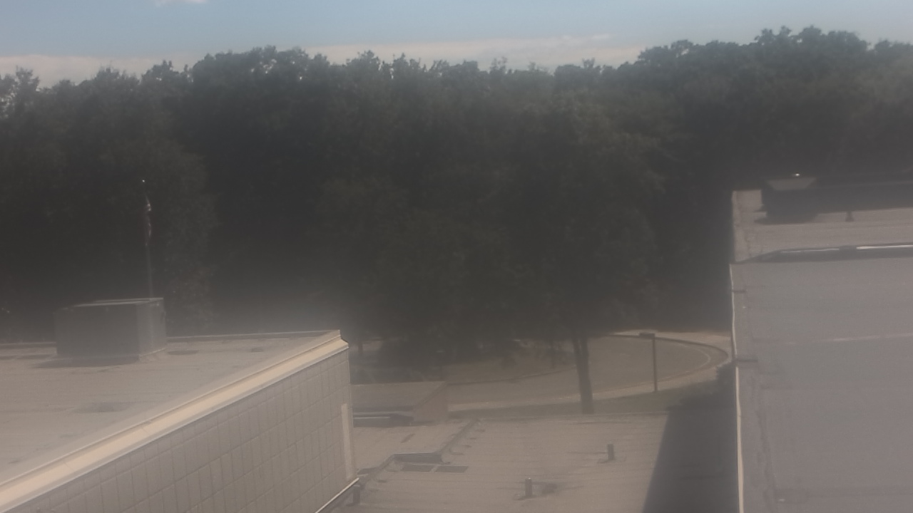 Thumbnail for current weather camera view from Dag Hammarskjold MS in Wallingford, Connecticut