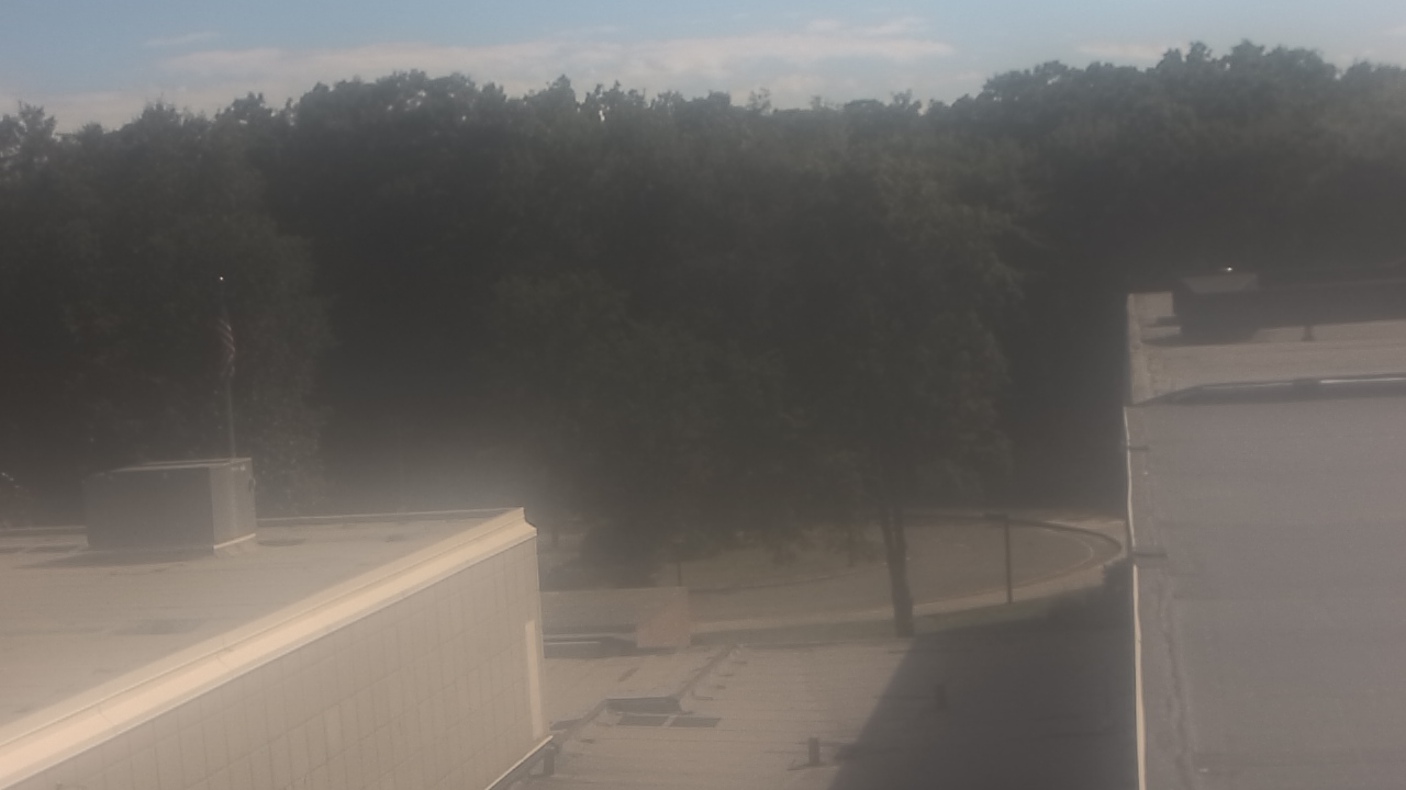 Thumbnail for current weather camera view from Dag Hammarskjold MS in Wallingford, Connecticut