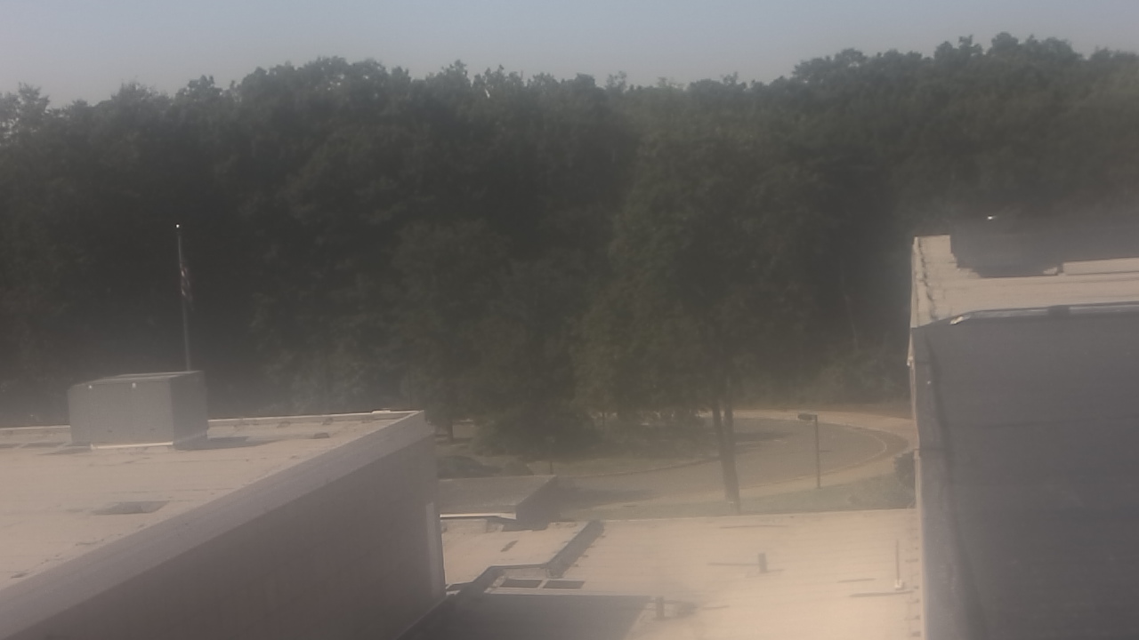Thumbnail for current weather camera view from Dag Hammarskjold MS in Wallingford, Connecticut