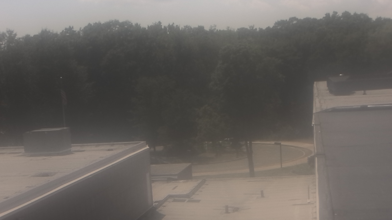 Thumbnail for current weather camera view from Dag Hammarskjold MS in Wallingford, Connecticut
