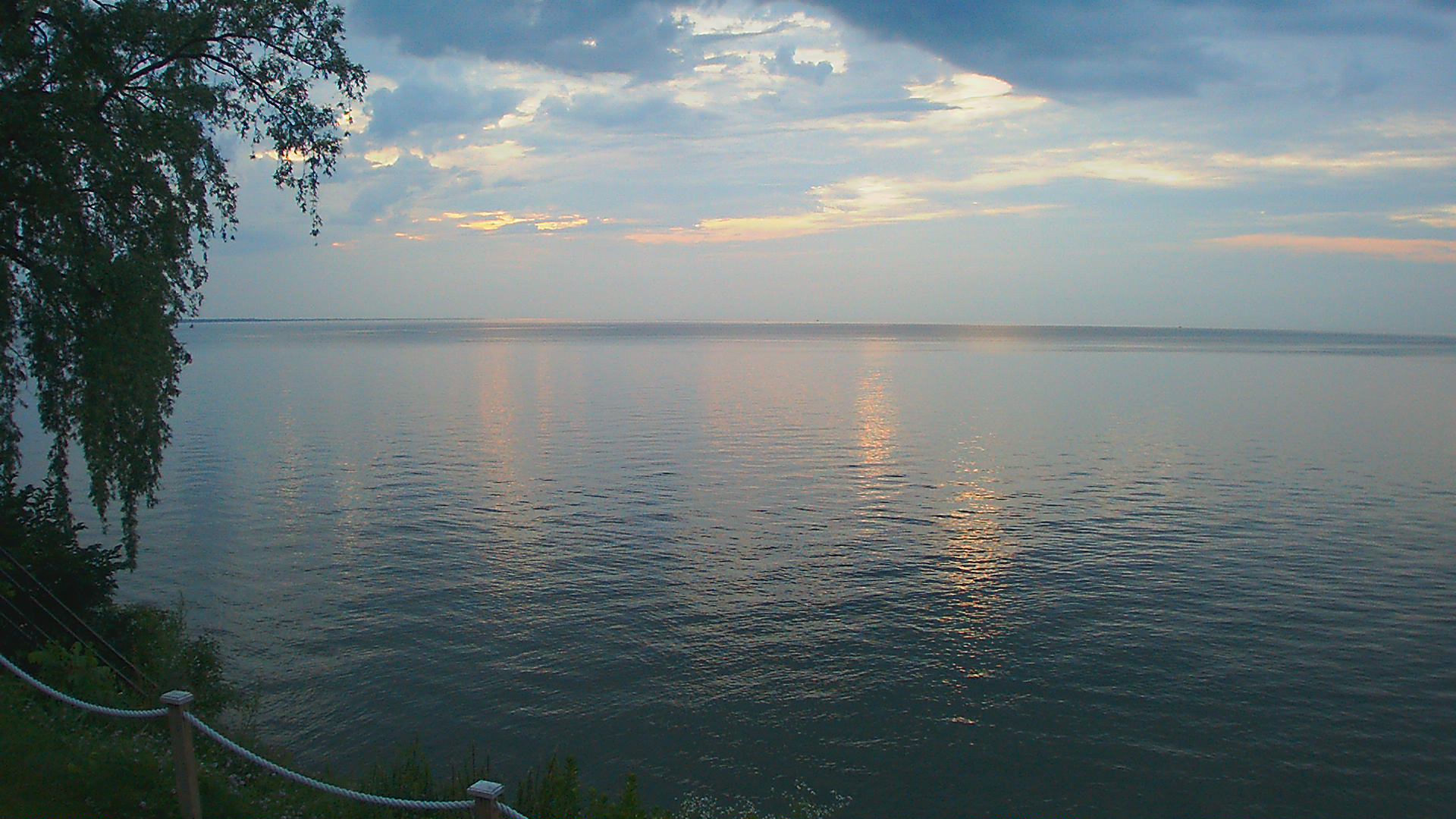 Thumbnail for current weather camera view from Forest Lawn Beach in Webster, New York