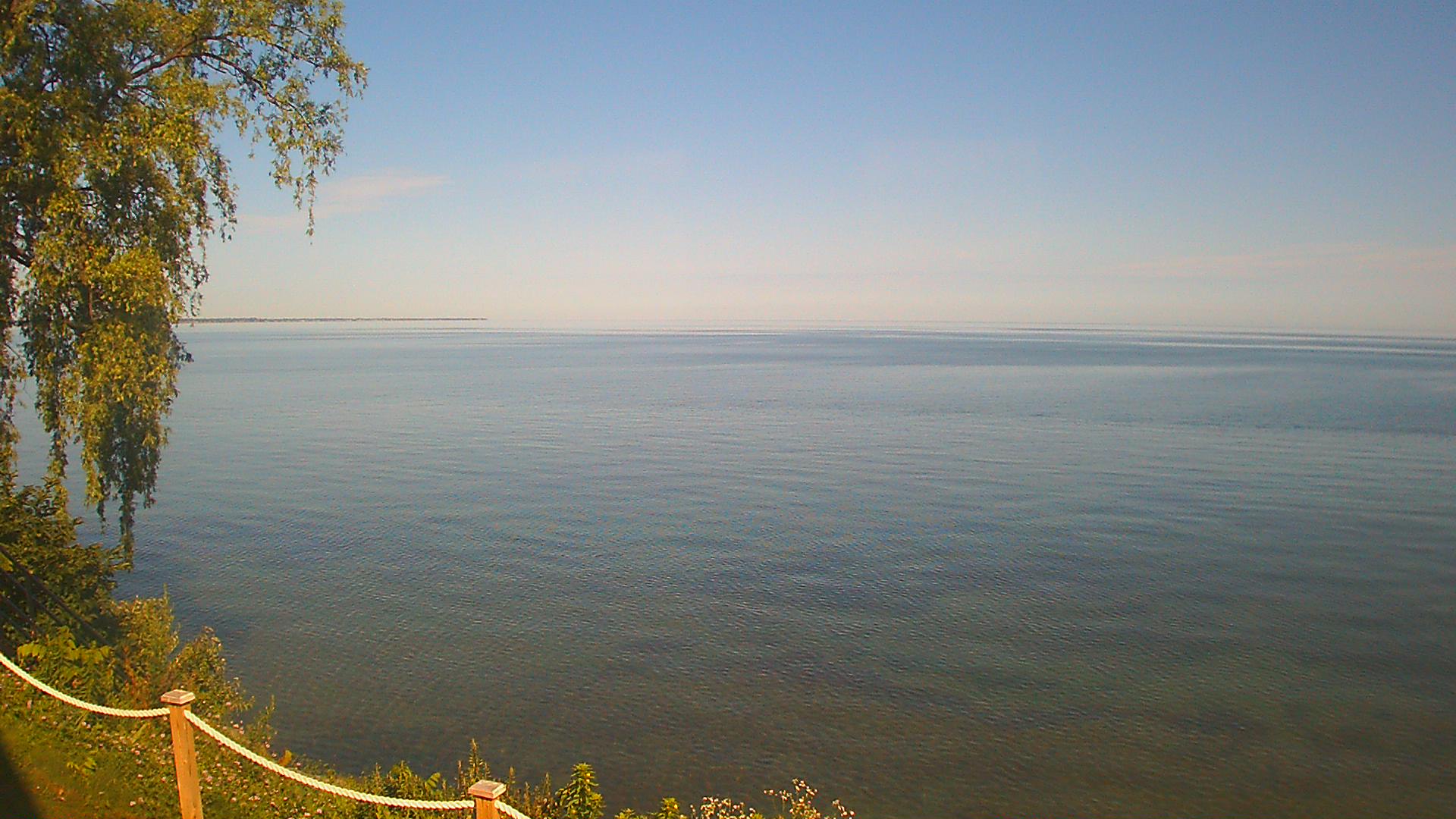 Thumbnail for current weather camera view from Forest Lawn Beach in Webster, New York