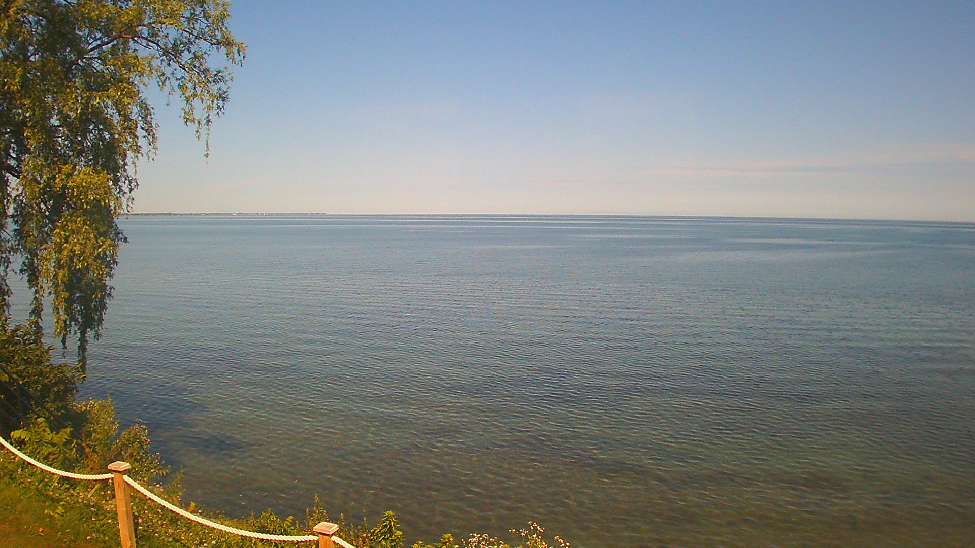 Thumbnail for current weather camera view from Forest Lawn Beach in Webster, New York