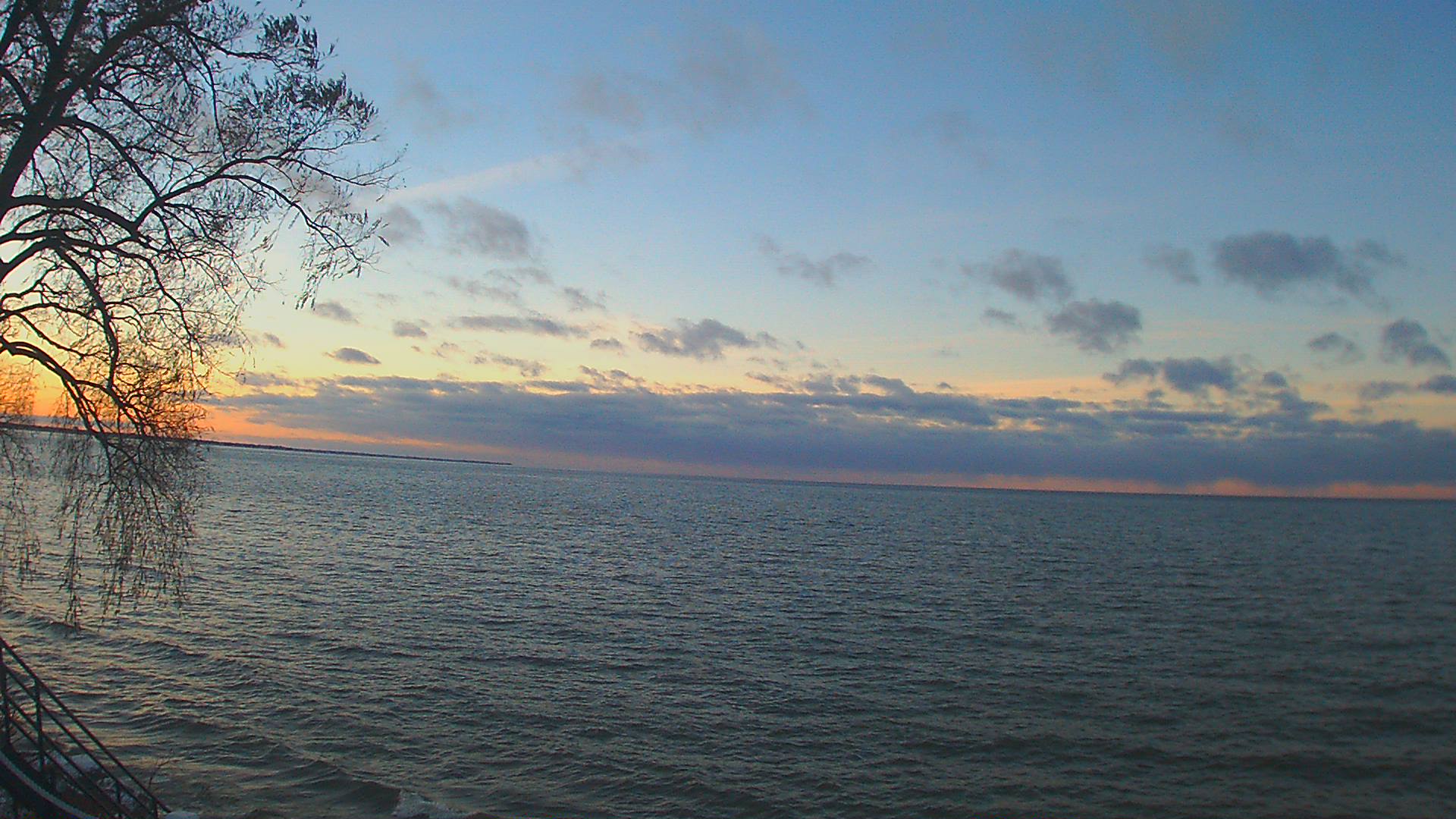 Thumbnail for current weather camera view from Forest Lawn Beach in Webster, New York